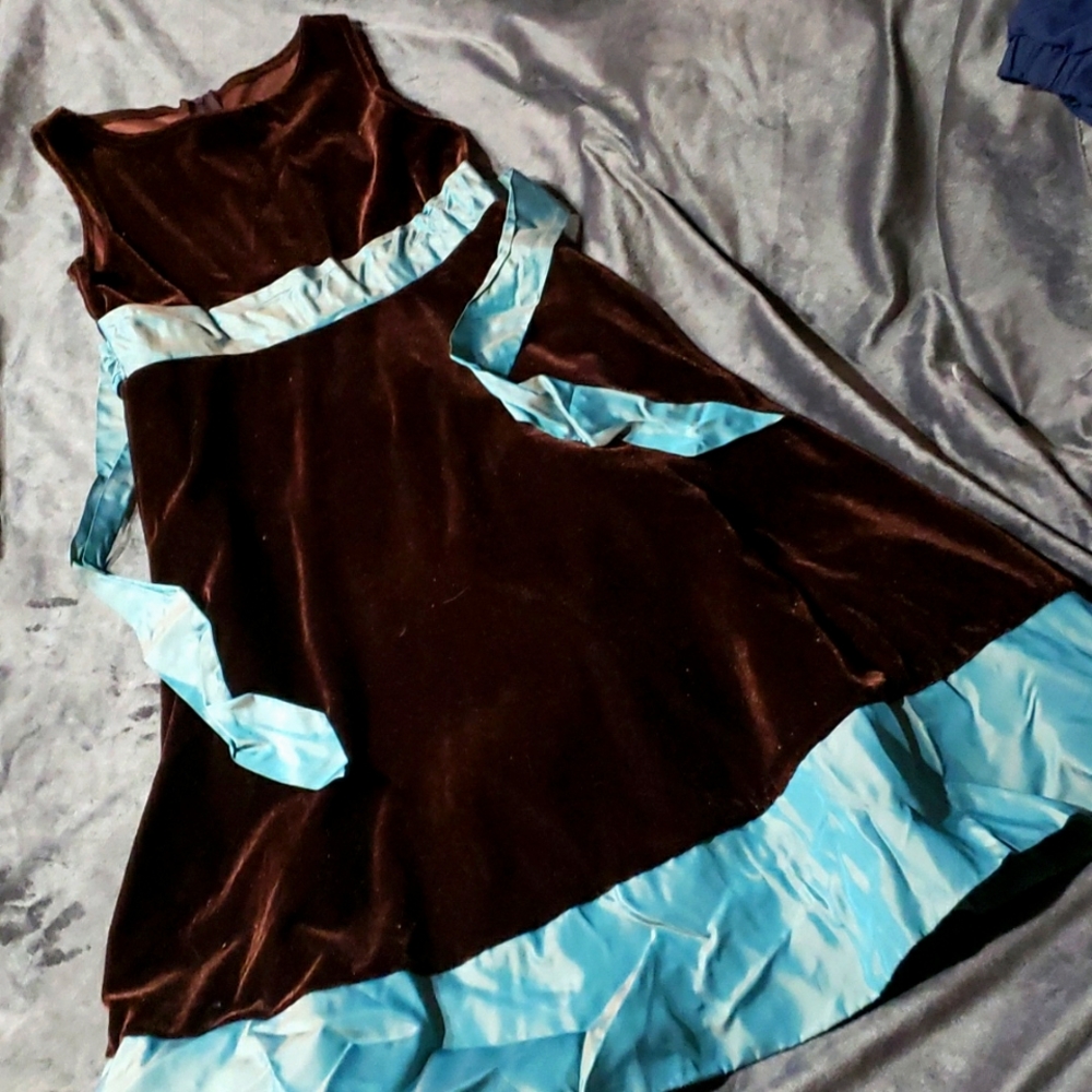 Perfectly dressed brown velvety dress